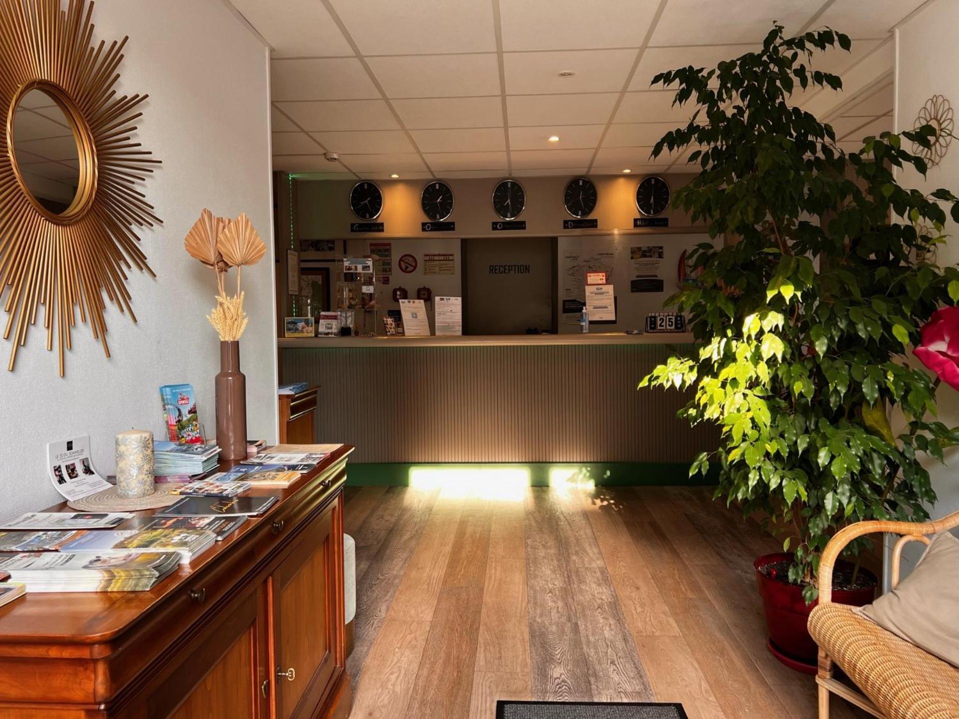 瓦伦丁马赛欧巴涅品质酒店 拉佩讷叙尔于沃讷 外观 照片